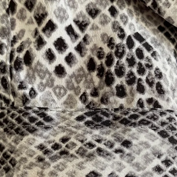 - Equipment Slim Signature Silk Shirt - Picture 3 of 7